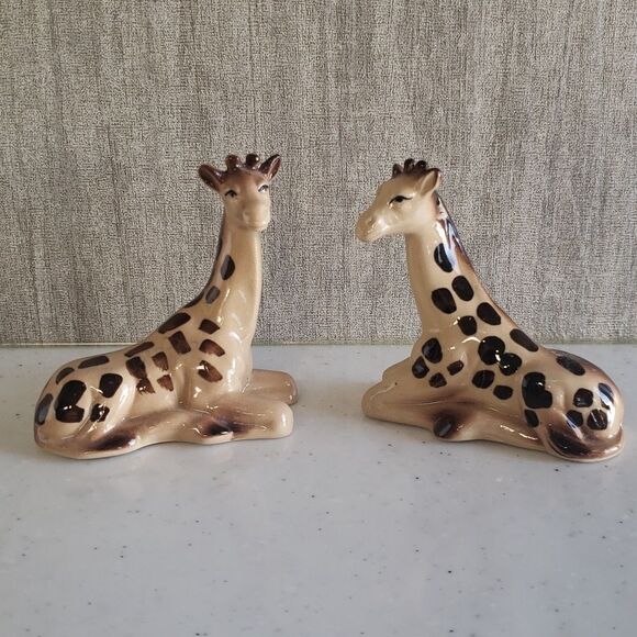 Cute Vintage Giraffe Porcelain Salt & Pepper Shakers - Picture 1 of 9